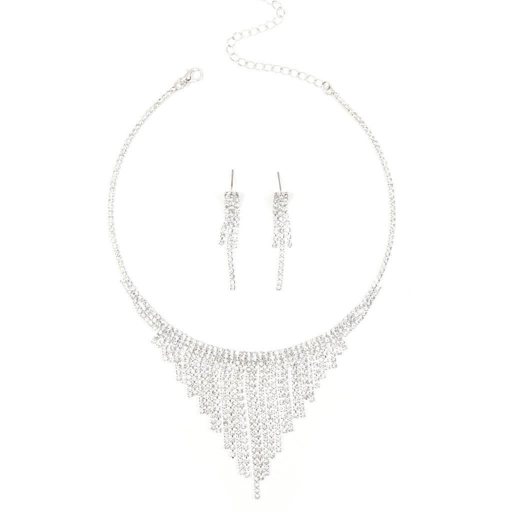 A Set of Exquisite Claw Chain Necklace and Exaggerated Earring Set, Two-piece Water Droplet Necklace, Dinner Accessories for Women