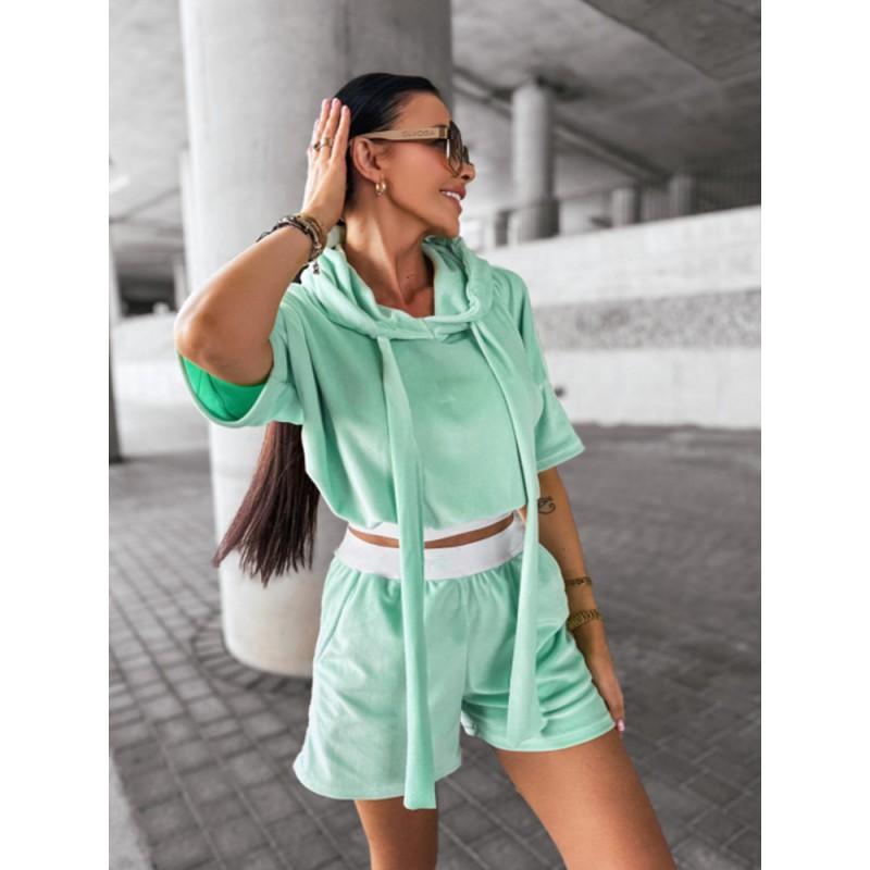 Womens Casual 2-Piece Set: Hooded Short-Sleeve Cropped Sweatshirt Elastic Waist Capri Shorts Solid Color Wear