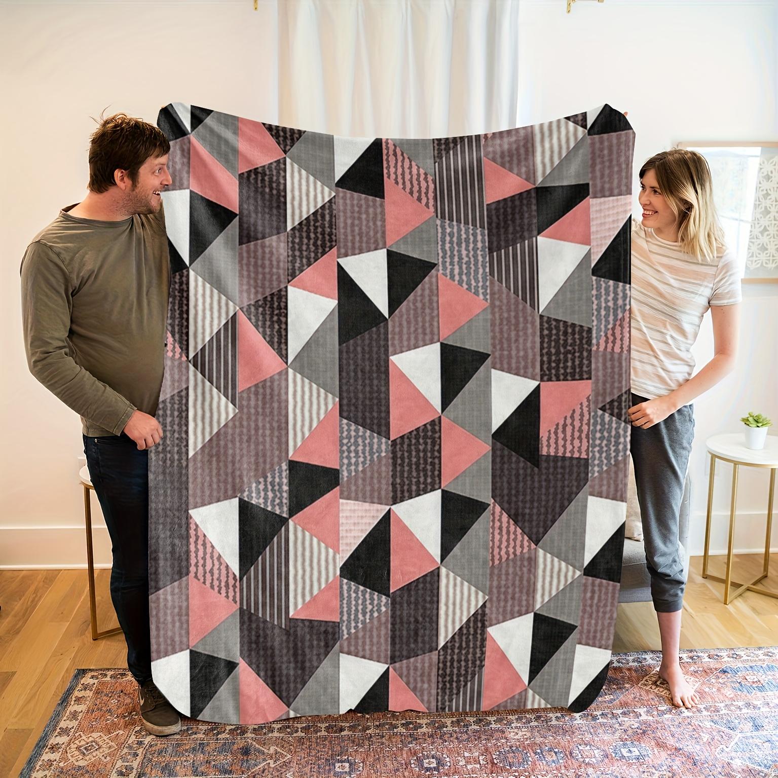 

One Comfortable Geometric Pattern Fleece Blanket, Soft High-Definition Digital Print, Suitable for All Seasons Use, Perfect Gift 75x90cm