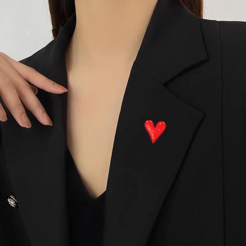 Simple Cute Red Love Heart Brooches For Women Girls Sweet Heart Shape Brooch Lapel Pin Badges Clothes Hat Accessories Gifts