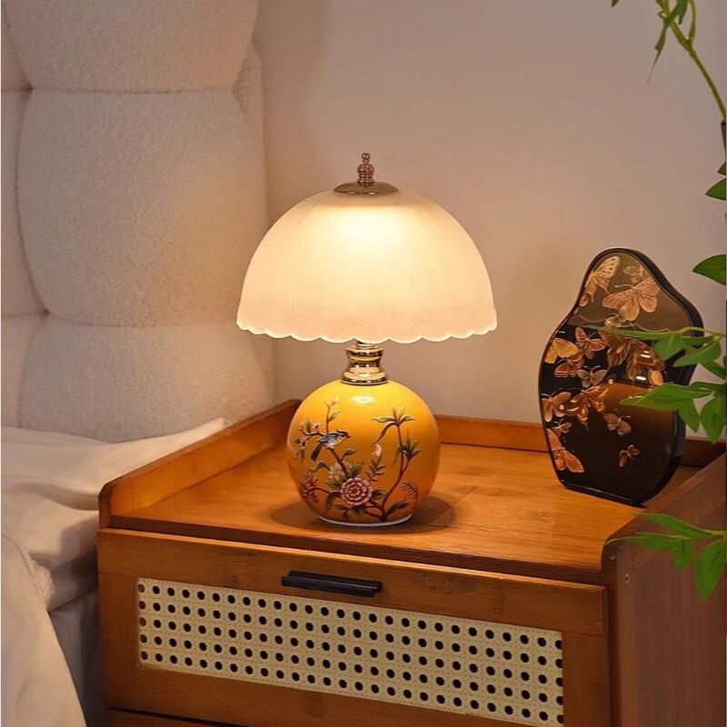 New Chinese Retro LED Bedside Table Lamp