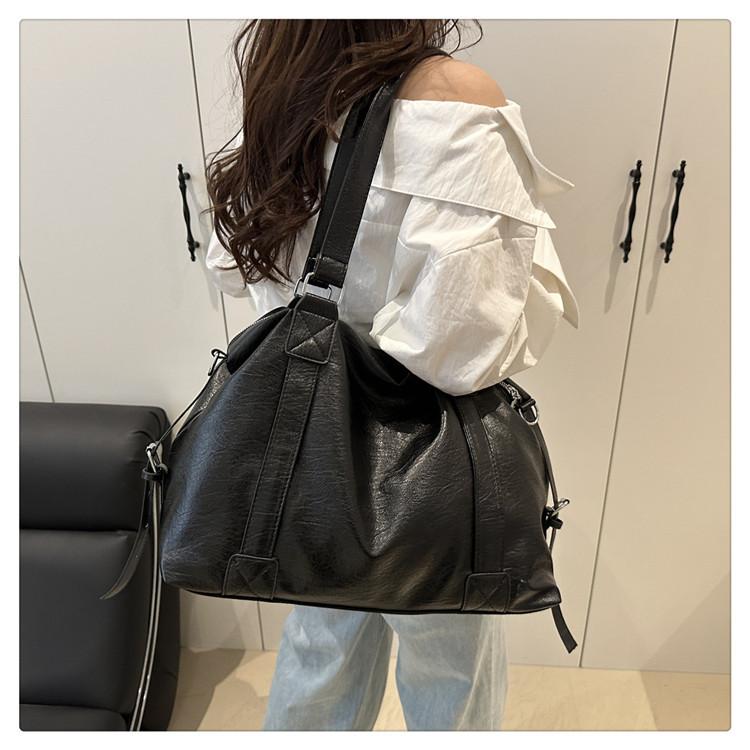 Spacious Faux Leather Tote Bag Zipper Closure Shoulder Handbag for Women