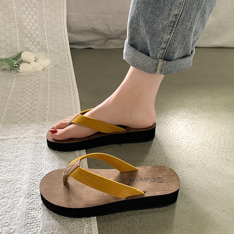 

Пляжные шлепанцы на толстой подошве женские летние для улицы новые модели универсальные на мягкой подошве модные сказочный ветер сандалии с перемычкой для пальца женские 40 жёлтый