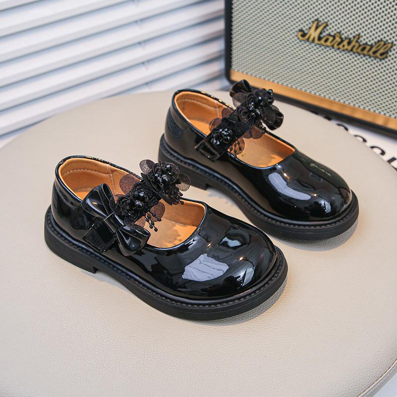 

Girls shoes princess shoes 2025 new spring and autumn little girl glossy Mary Jane soft-soled leather shoes black performance shoes 26-31 yards FCL shot 48 pairs чорний
