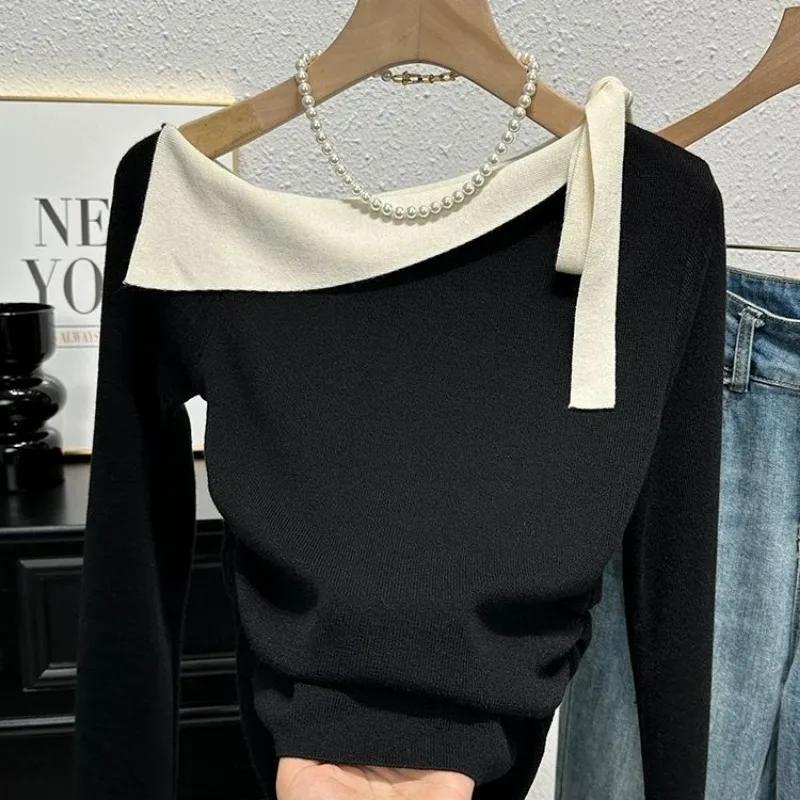 Designowa Niszowa Wąska Baza Wysokiej klasy i Unikalny Top z odkrytymi ramionami Temperamentny Dzianinowy T-shirt dla Kobiet na Jesień