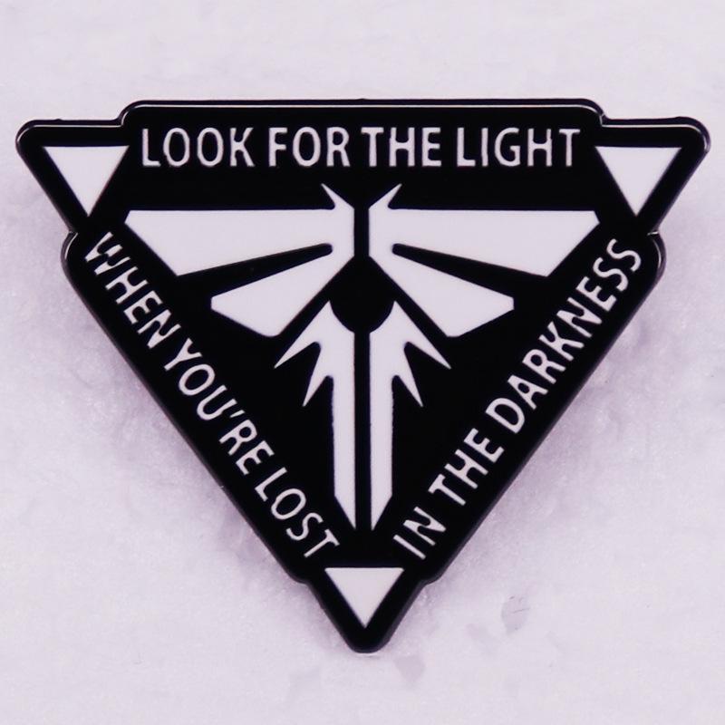

When Lost in Darkness: Light-Seeking Brooch Accessory