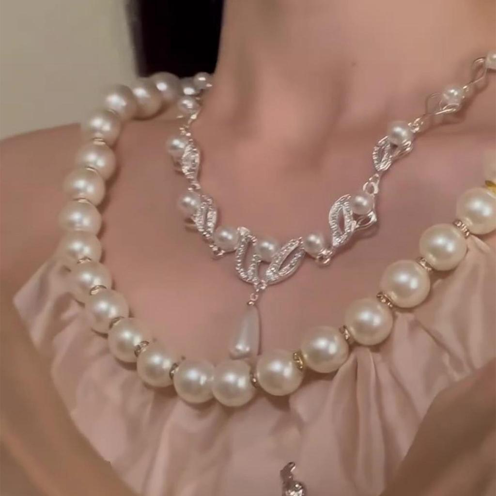 Exquisite Rhinestone Leaf Pearl Jewelry Set: Elegant Court-Style Necklace & Earrings