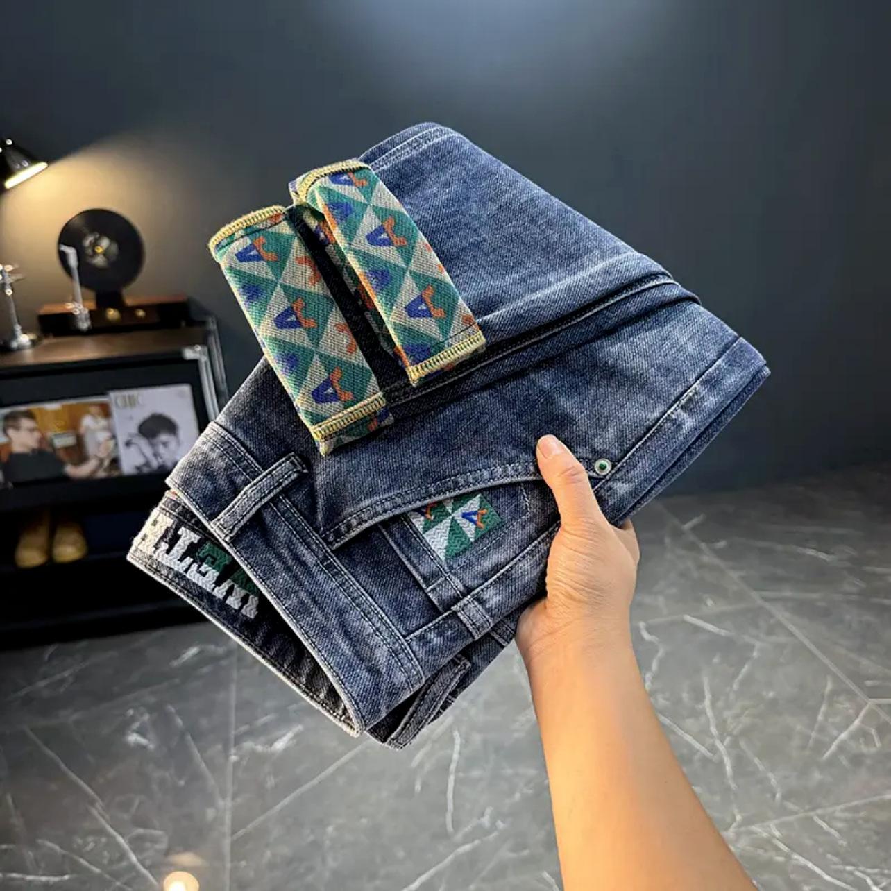 

Четыре сезона Мужские модные брендовые вышитые жаккардовые джинсы Мужские корейские версии модные универсальные укороченные брюки 33