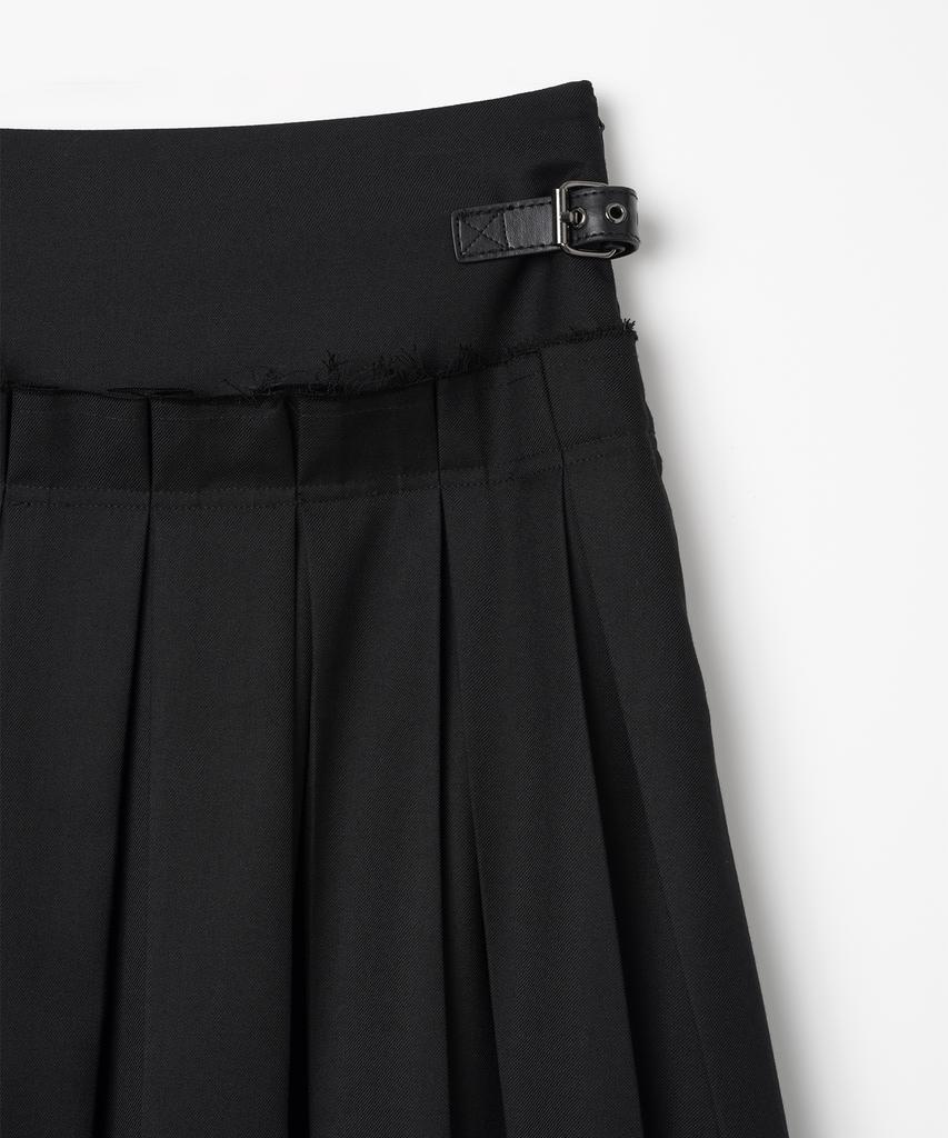 Milo Woman Buckle Pleated Skirt [Black]