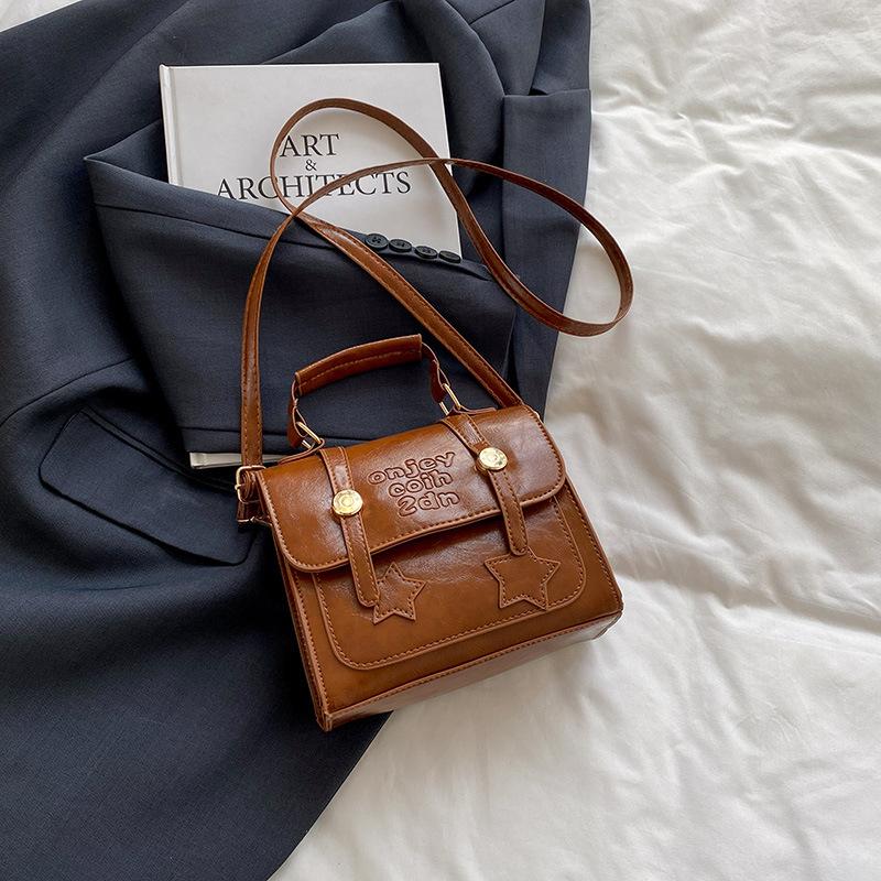 

Весенне-летняя ретро сумка-мессенджер маленькая женская 2025 новая трендовая сумка через плечо высококлассная корейская мода портативная маленькая квадратная сумка коричневый