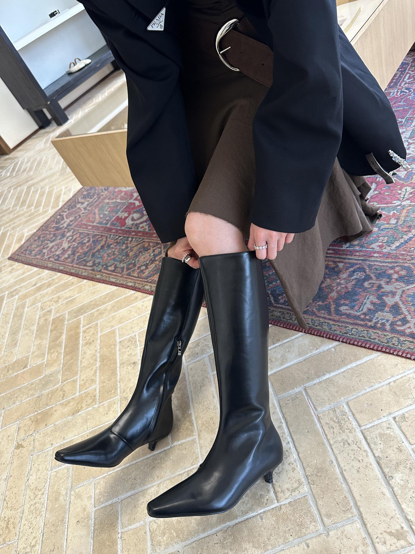 

Korean version of thin heel pointed boots for women s 2025 autumn and winter new versatile women s boots sleeve fashion boots European and America 35