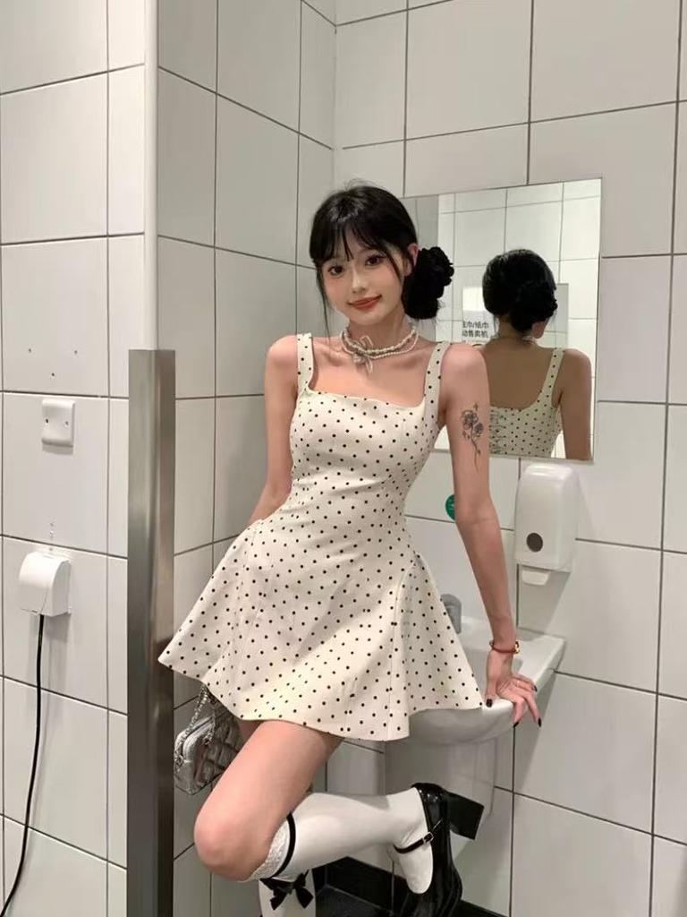 French square collar polka dot suspender dress women's summer waist thin sweet a-word skirt small fluffy short skirt