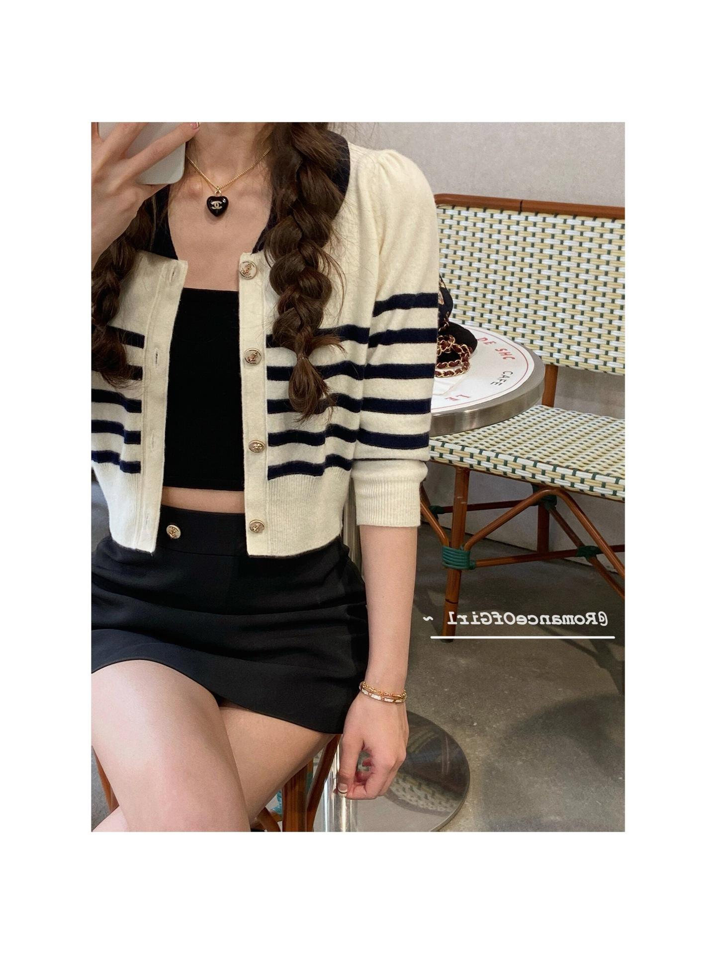 

Peter Pan Collar 3-Way Knit Sweater – Black & Multi-Color Large
