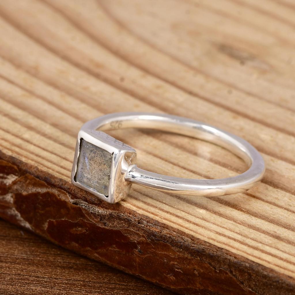 Minimalist Labradorite Square Ring – Natural Labradorite Gemstone Ring – Sterling Silver Stackable Ring – Handmade Dainty Jewelry – Gift for Her