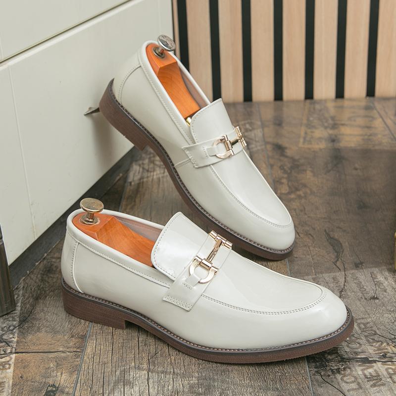 New Pointed Toe Beige Black Flats Metal Button Leather Shoes For Men Male Wedding Dress Prom Homecoming Shoes Zapatos Hombre