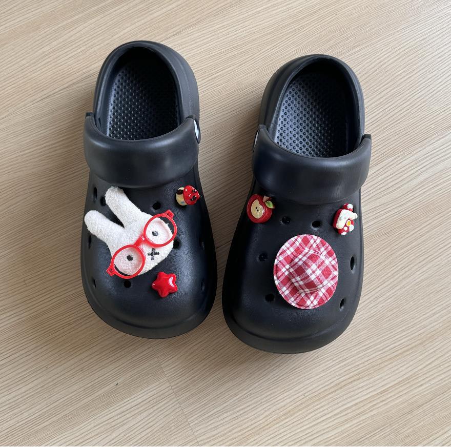 Hole shoes women's summer new cartoon cute outer wear runaway non-smelly feet non-slip bag head slippers