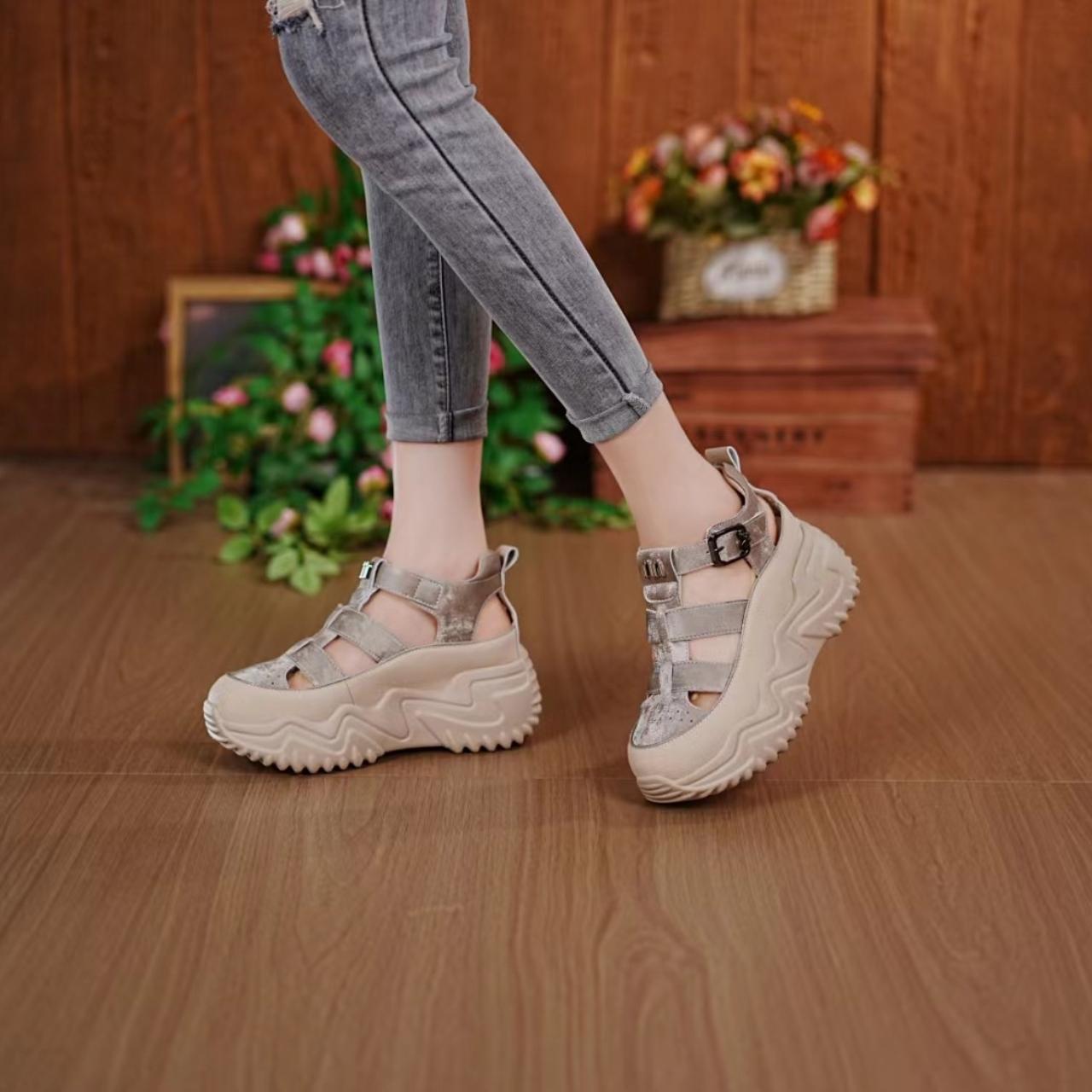 

Жіночі літні туфлі Inside Increase 7CM Old Daddy Shoes 100 Thick Bottom Shoes 40 бежевий