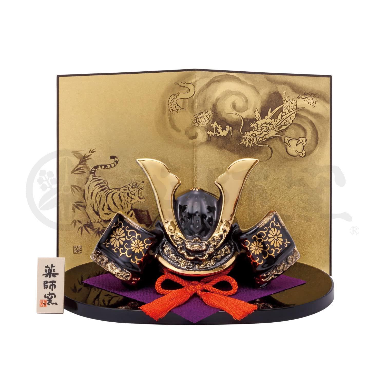 

Yakusigama Success Helmet with Chrysanthemum Arabesque and Screen Perfect for Auspicious and Interior Decor Gold-painted Dragon/Tiger [5772] чорний