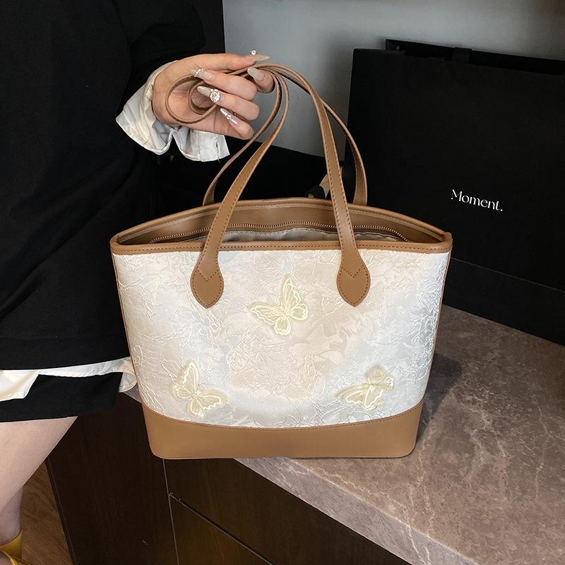 Fashion versatile embroidered shoulder armpit bag women's summer new large-capacity tote bag
