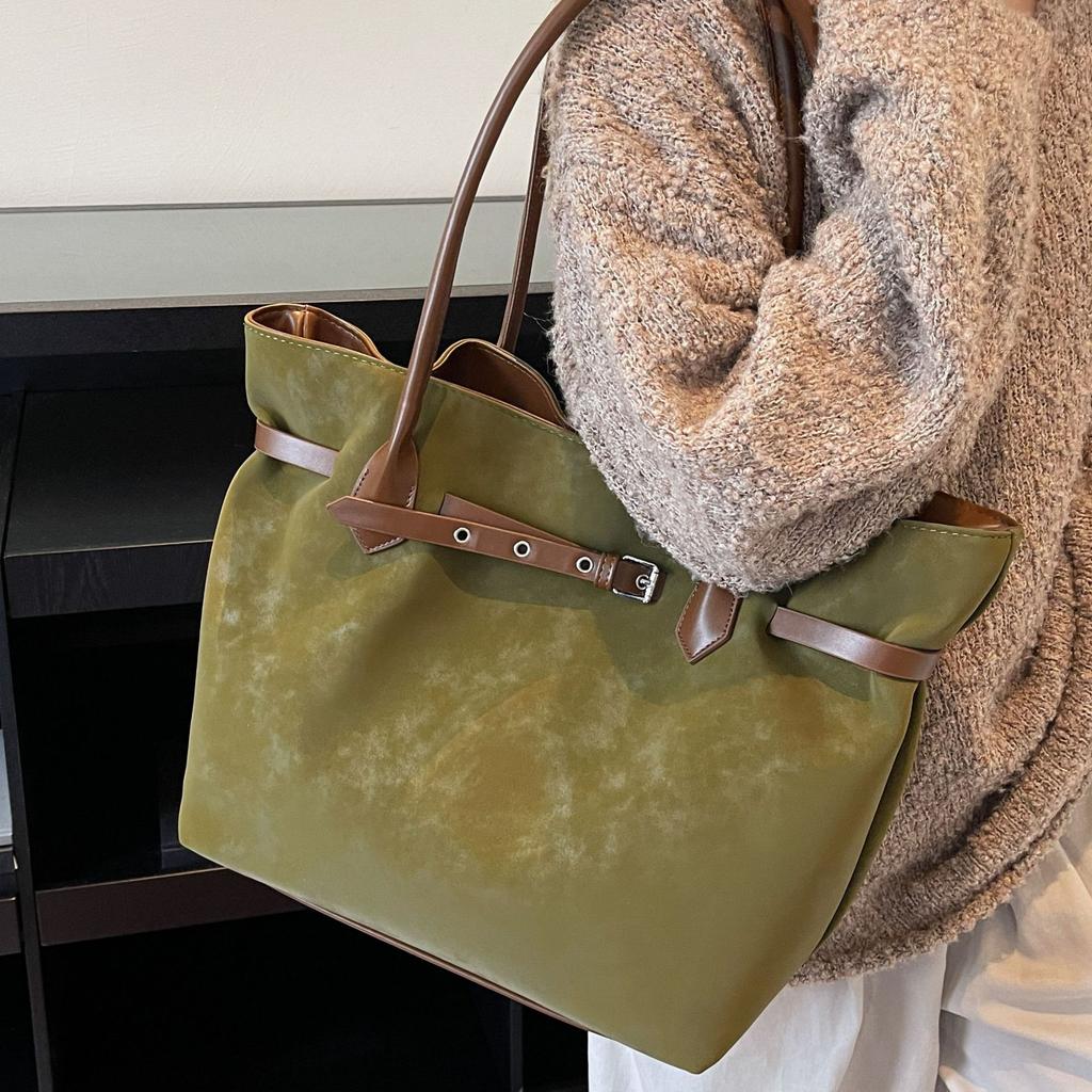 Tote shoulder bag women's 2025 new retro large-capacity underarm bag fashion commuter big bag tide