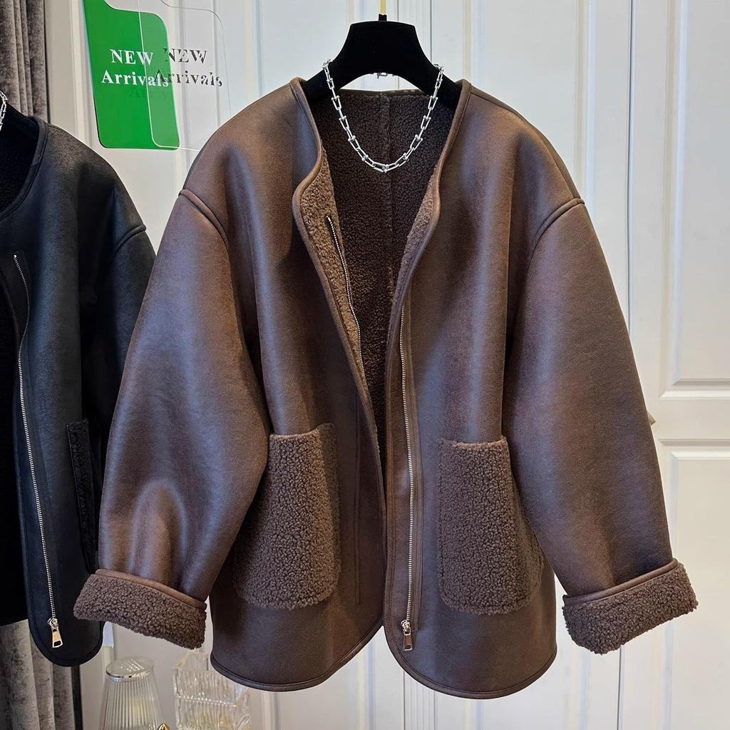 Leder- und Pelz-Spleißung Integrierte Rundhalsjacke für Damen im Herbst und Winter Lockeres Design Kurze Jacke