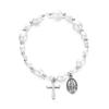 Elegante Bracciale con Crocifisso e Perle, dal Design Unico con Ciondolo in Lega per un Look Raffinato in Diverse Occasioni