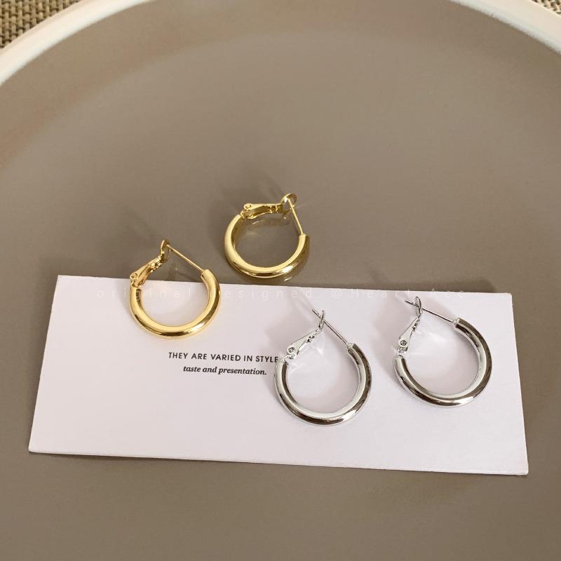 Gold Small Earrings Plain Ring Earrings Women's Autumn and Winter New High-end Circle Stud Earrings Niche Design Earrings