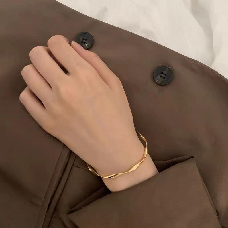 Twisted Irregular Geometry Bracelet Jewelry Ladies Elegant Delicate Simple Minimalist Bracelet Women Jewelry Mom Wife Girl Gifts