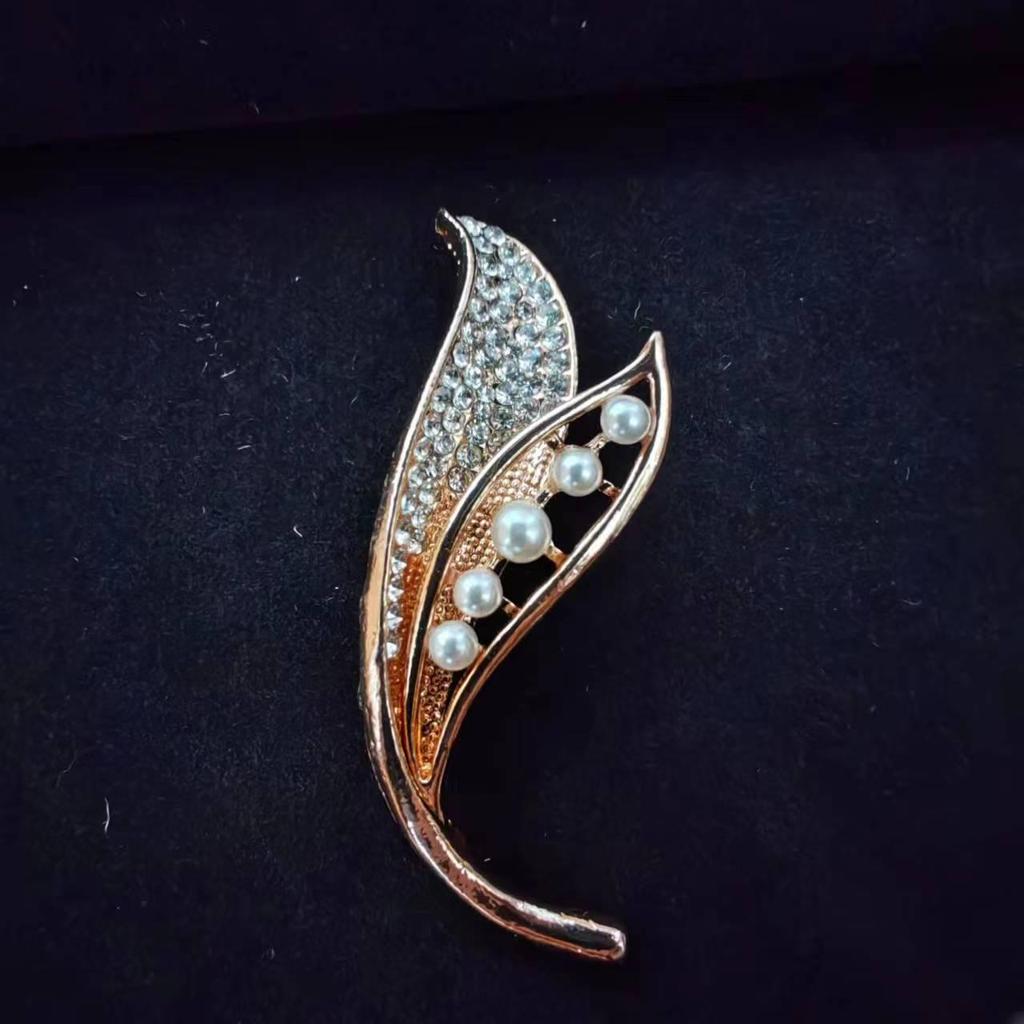 High-End Luxury Flower Pearl Brooch and Corsage Pin – Creative Versatile Accessory