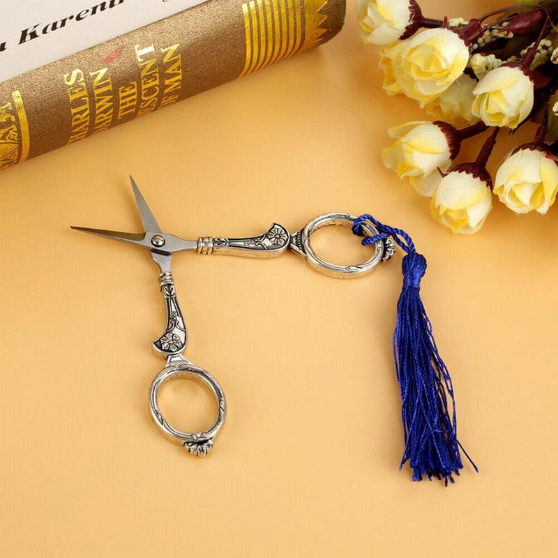 Embroidery Scissors Kit Precision Scissors Sewing Kit Thimble Needle Case Sewing Tools Exquisite Metal Sewing Thimble Vintage