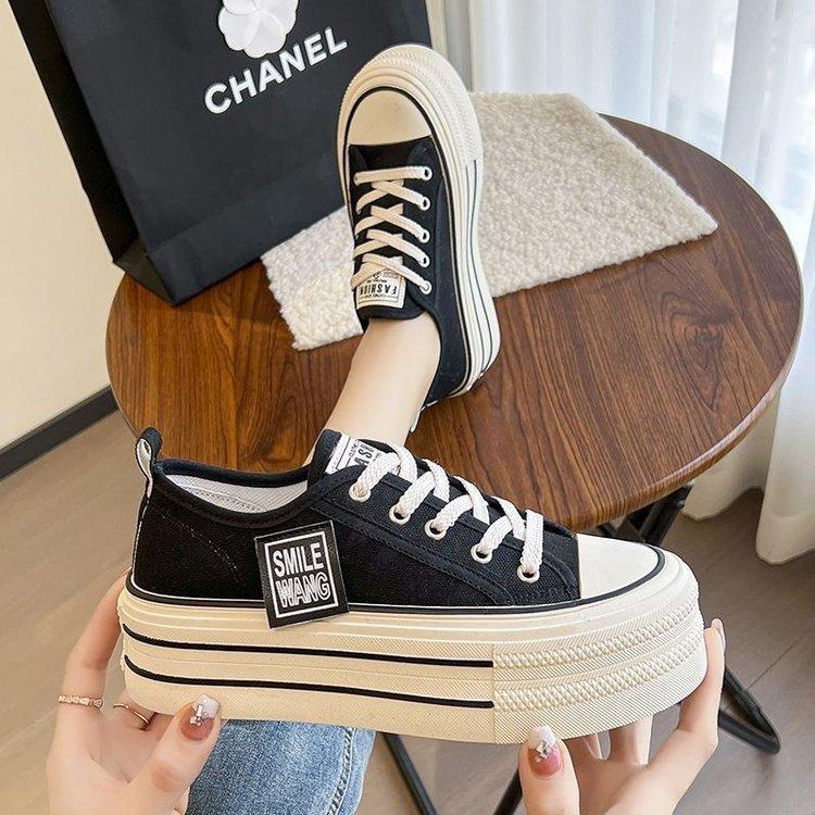 Platformowe buty płócienne wiosna i lato nowe z niewielkim podwyższeniem sznurowane niskie buty typu board shoes