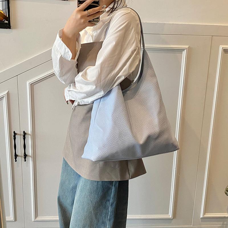 New light luxury niche bag, high-end sense versatile shoulder bag, women's commuting large-capacity tote bag