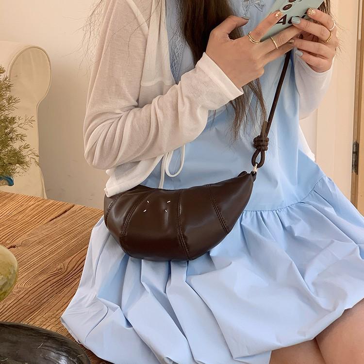 Simple Crossbody Mini Croissant Bag, Casual and Versatile, Lightweight Dumpling Bag, Crossbody Bag, Women's Small Bag
