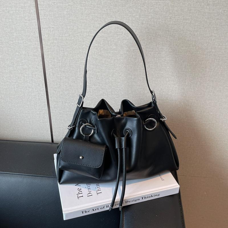 One shoulder underarm bag women's new texture niche casual simple large capacity tote bag