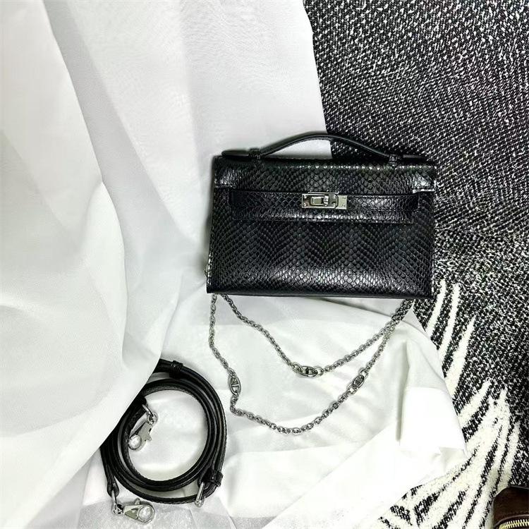 French Niche Temperament Portable Small Bag Women's Bag 2025 New Trendy Fashion Shoulder Bag Foreign Style Snake Pattern Messenger Bag