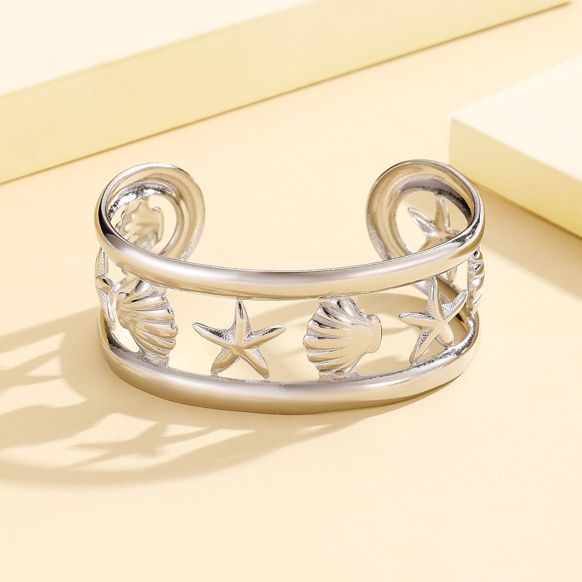 Elegant 18K Gold Plated Starfish and Shell Beach Style Stainless Steel Bracelet for Women