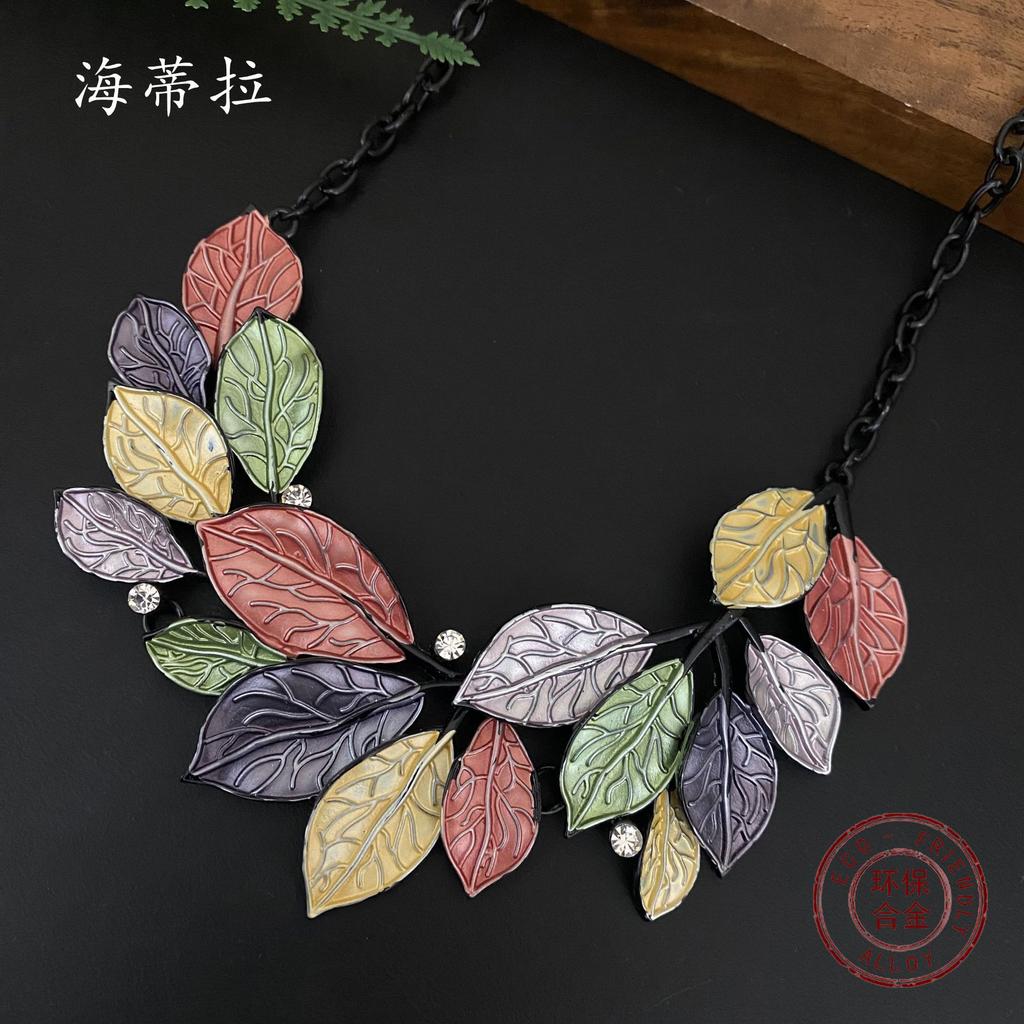 Neue farbige Blatt-Spleißlegierung geschwärzte Halskette, modische farbig bemalte Ölblatt-Damenhalskette