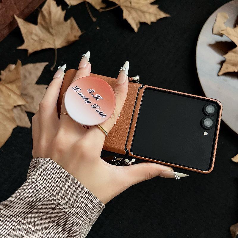 Коричневий шкіряний протиударний чохол для Samsung Z Flip7 з ремінцем проти втрати та магнітною застібкою