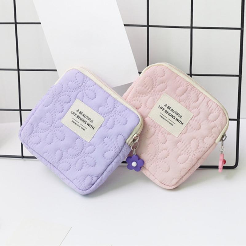 Cute Cosmetic Storage Bag Quilted Flowers Designed Cosmetic Bag Soft Comfortable Makeup Bag for Lipstick Jewelry Pouch