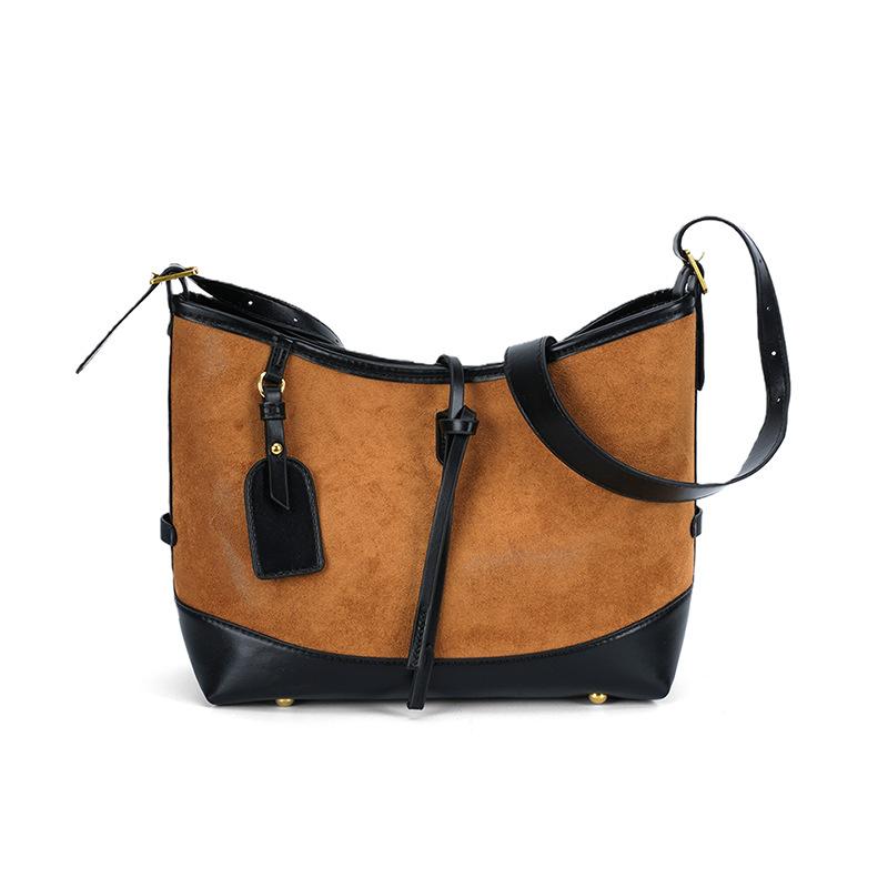 

Foreign style light luxury underarm bag women s 2025 winter new fashion commuter shoulder bag splicing fashion messenger bag
