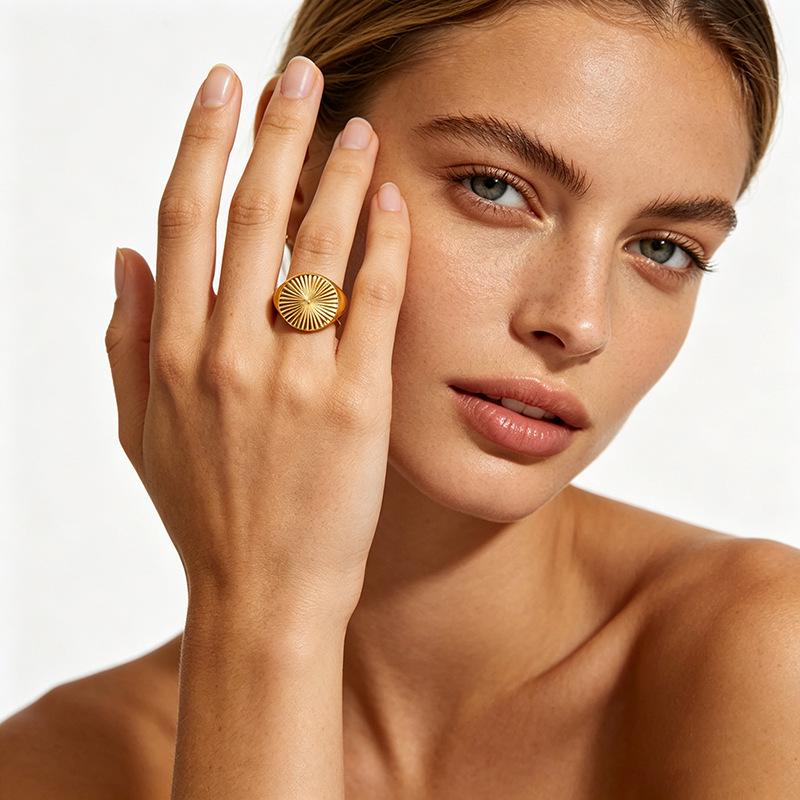 18K Gold-Plated Stainless Steel Engraved Ring - Versatile Light Luxury Jewelry for Women