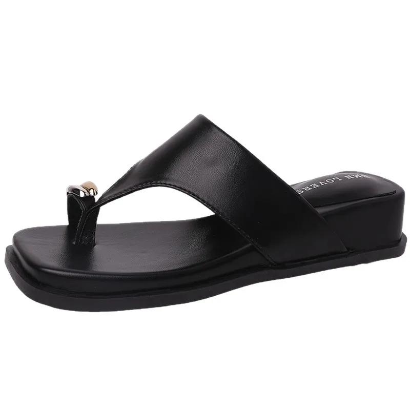 Fashion Women's Flat Sandals Slippers Clip Toes Casual On Beach Shoes 2025 Summer Outside Women's Wedge Metal Decorative Slippers