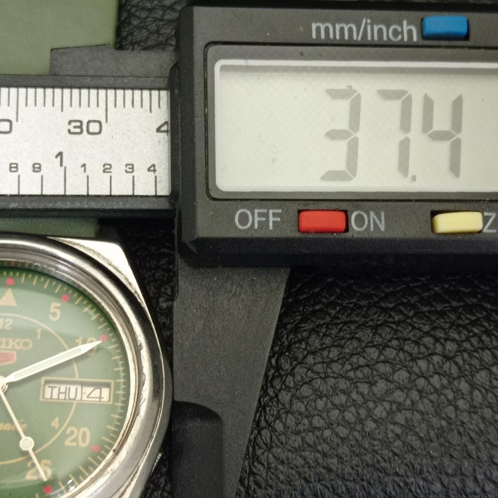 VINTAGE SEIKO 5 AUTOMATIC JAPAN 7009A MENS GREEN COLOR DIAL WATCH a701309-5 R206a-a701309