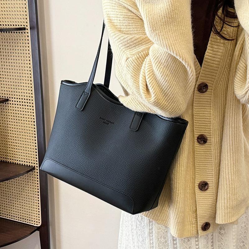 Large-capacity bags women's autumn and winter versatile new fashion shoulder bags are now popular commuter tote bags