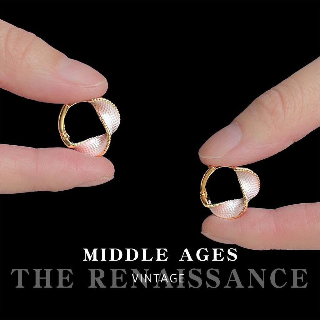 Средневековые геометрические серьги-подвески с белой матовой глазурью Французский темперамент Серьги для повседневной носки