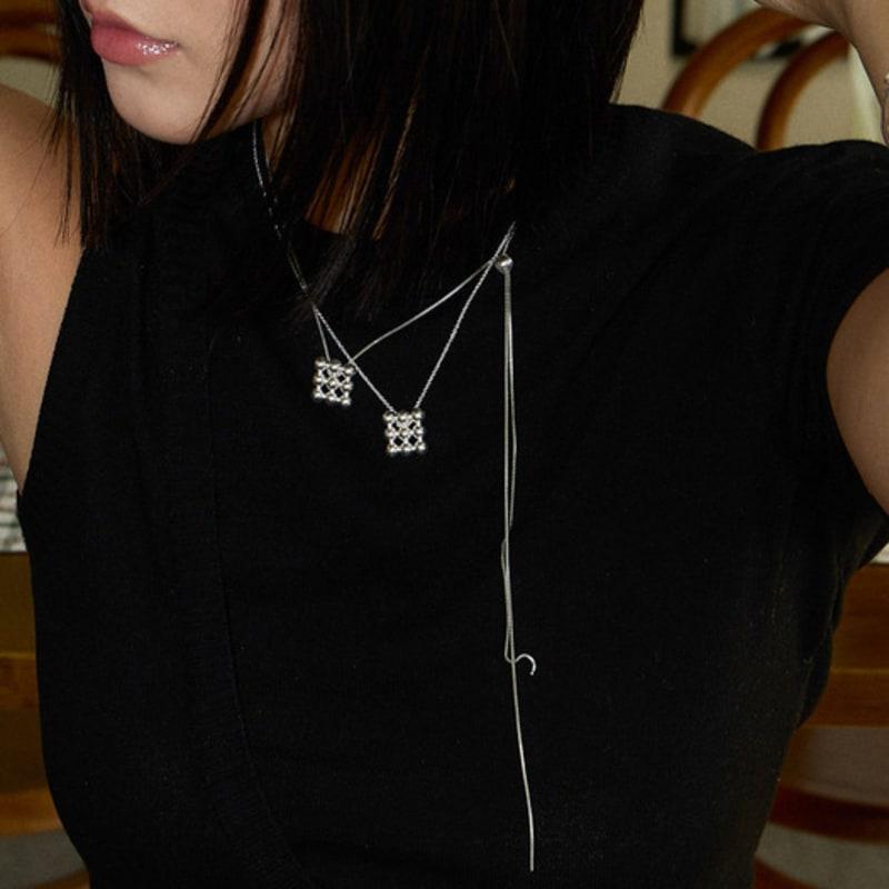 SULTANA Pearl Silhouette necklace 02