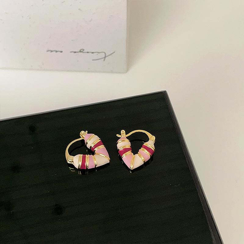 Light Luxury Retro Oil Drip Love Ear Buckle Female Sweet Exquisite Personality Fashion Elegant Temperament Versatile Earrings Earrings