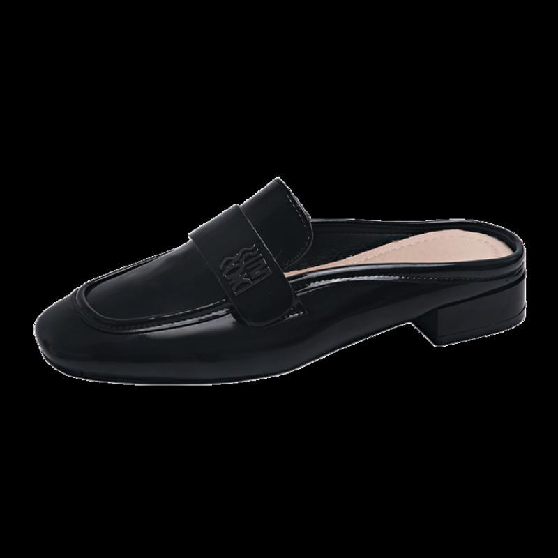 

Носите голову в педальной сумке наружу, новые глянцевые маленькие кожаные туфли, низкий каблук. 42 чёрный