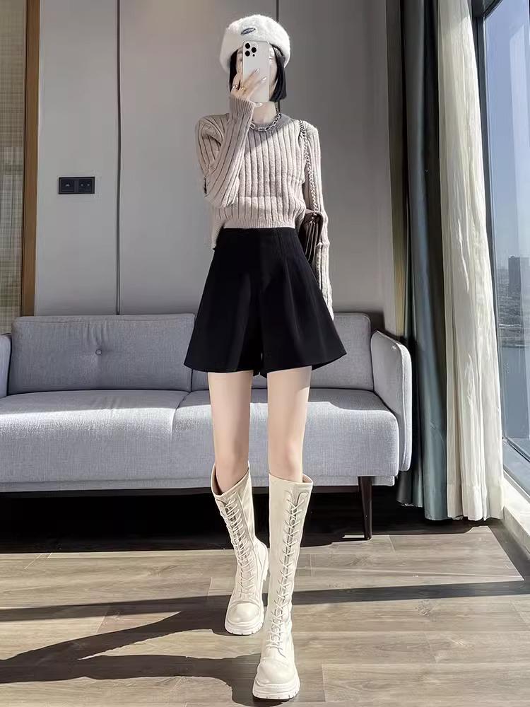 Women's High-Waist A-Line Black Wool Shorts - Autumn/Winter Loose Wide-Leg Booty Shorts, Thin Apricot