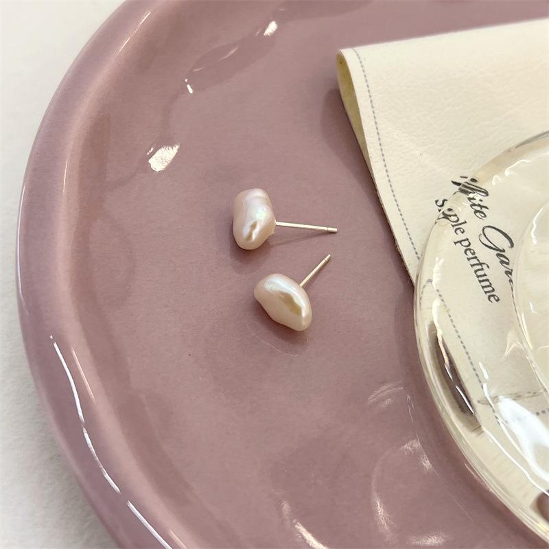 Feminine Temperament Simple and Elegant Irregular Earrings 1 pair of earrings